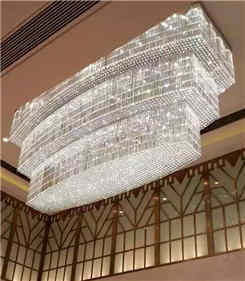 挑空大廳大型水晶燈